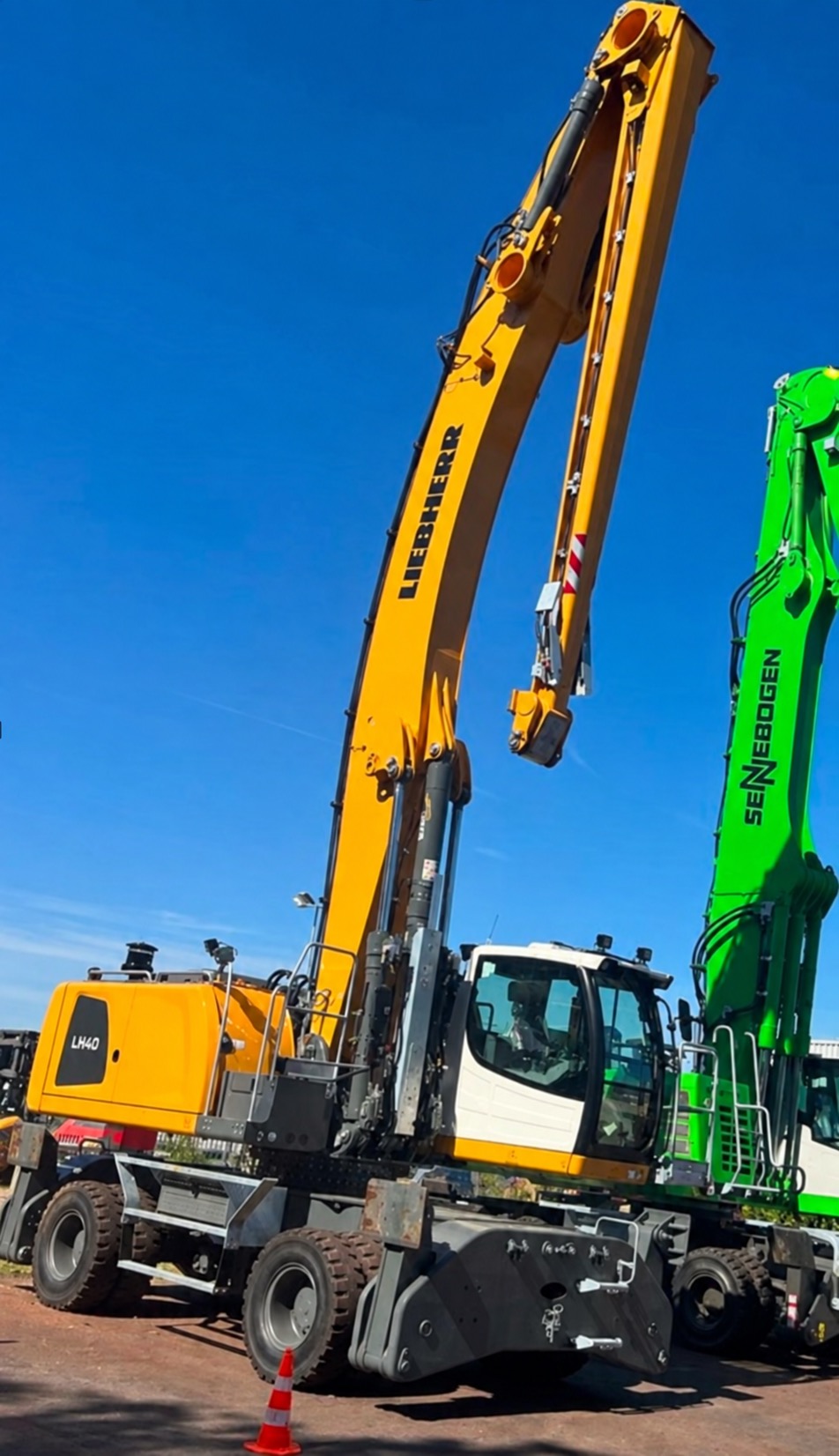 LIEBHERR LH 40 material handler